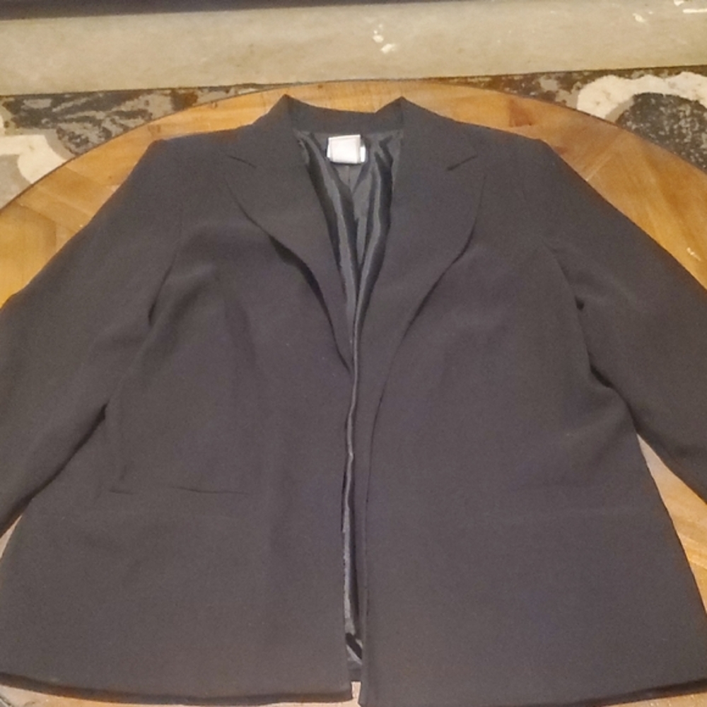 Liz Baker Elegant Black Suit Jacket